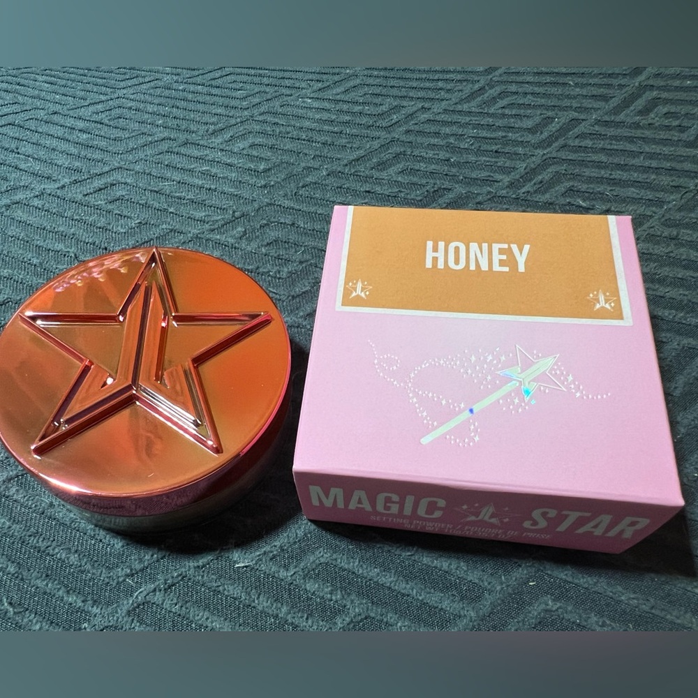 Jeffree Star cosmetics setting powder - honey